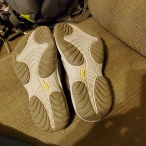 Keen Shoes - Keen Sandals/Flip Flops/Water Shoes Keen Shoes - Keen Sandals/Flip Flops/Water Shoes